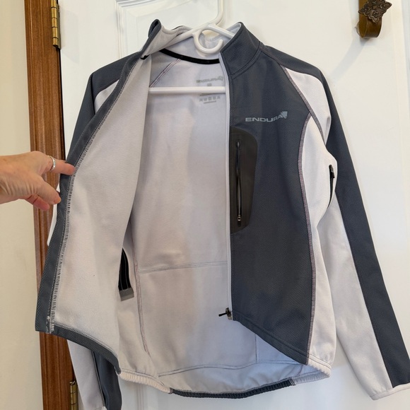 Endura Womens XS Gray and White Fleece Lined Cycling Jacket - Picture 10 of 14